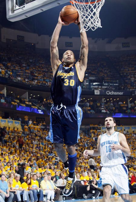 献的助攻使 献的助攻使