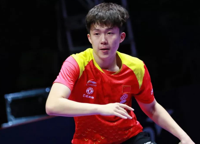 活塞队员围 活塞队员围